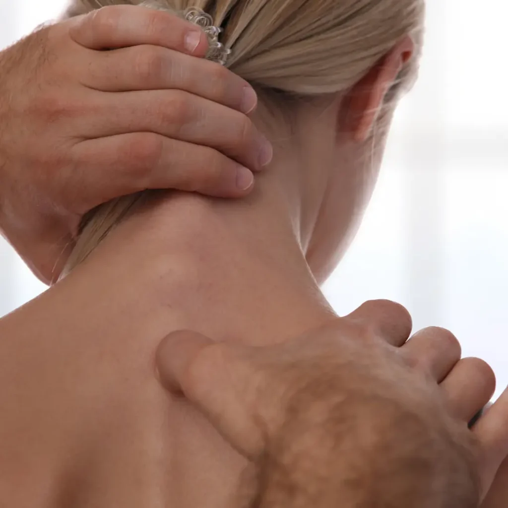 Fisioterapia per il bruxismo: massaggio cervicale per alleviare tensioni e migliorare la postura